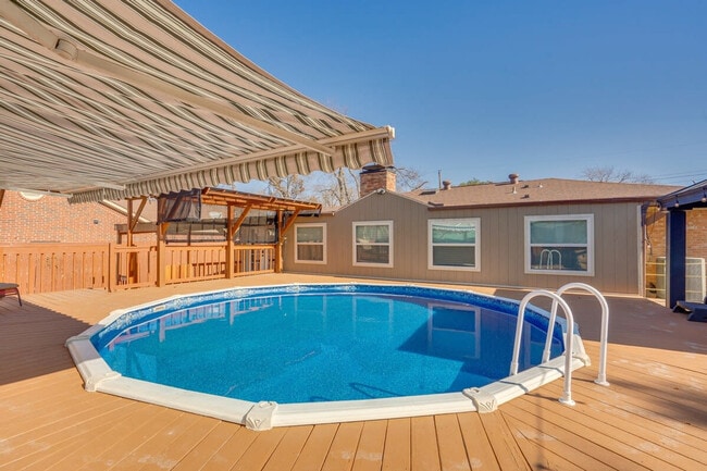 Building Photo - 7809 Claremont Dr