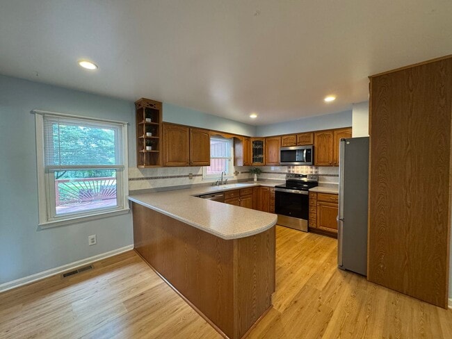 Building Photo - Beautiful 3 Bed 2.5 Bath Single Family Hom...