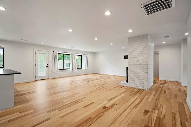 Building Photo - 7700 Manassas Dr