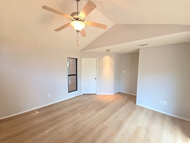 Building Photo - 25 N Mossrock Rd