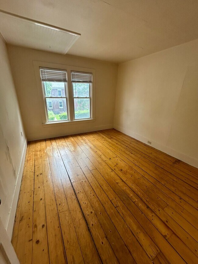 Building Photo - 149 N Union St