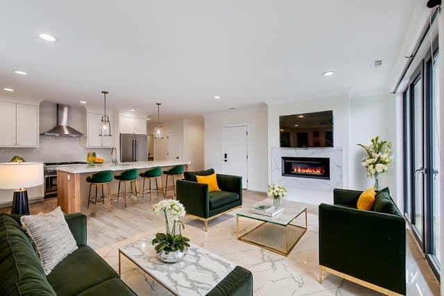 Building Photo - 5015 N Lincoln Ave