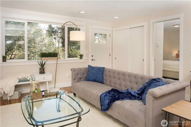 Building Photo - 4 Bed 3 Bath SFR Fully Fenced Home in Shor...
