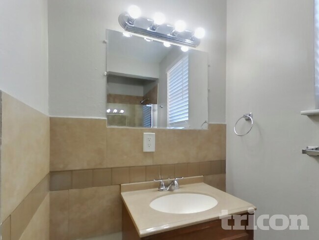 Building Photo - 6511 Grey Oaks Dr