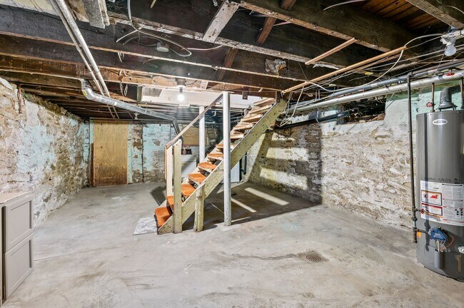 Building Photo - Updated 3 bedroom in Elliot Minutes from the West End Overlook!