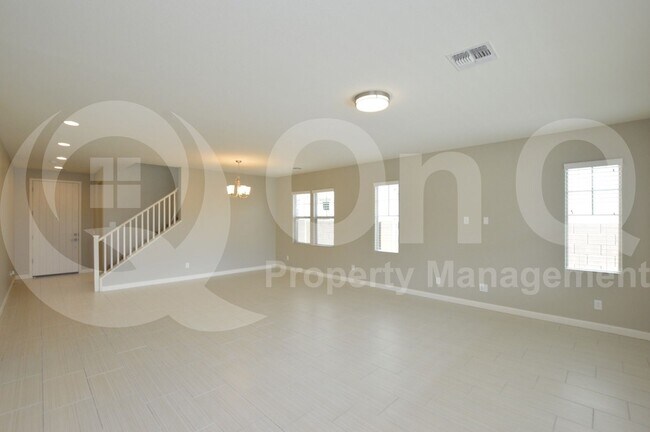 Building Photo - 953 W Yellowstone Way