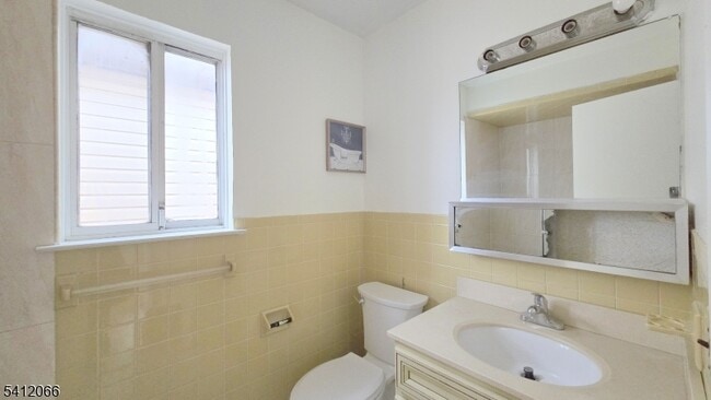 Building Photo - 619 Sussex St