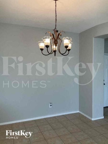 Building Photo - 873 E Cherry Hills Dr