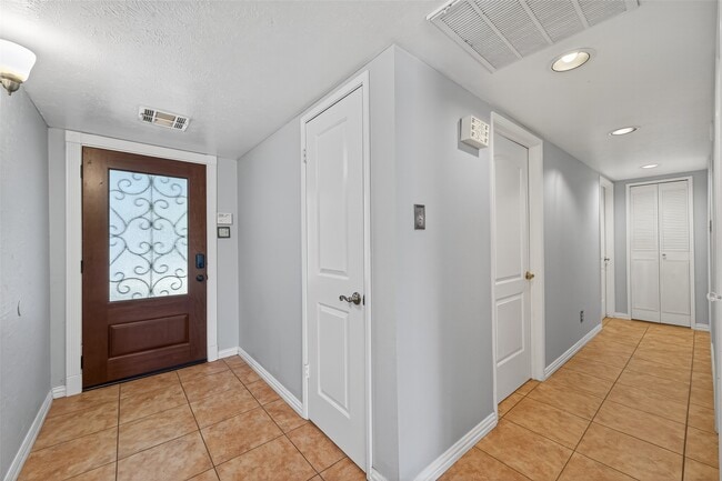 Building Photo - 16419 Cairnway Dr