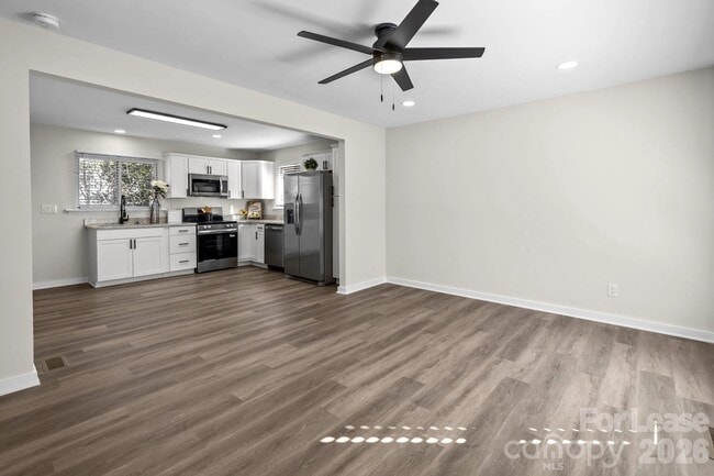 Building Photo - 801 Davenport St