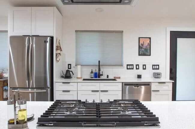 Building Photo - 9802 Kendal Dr