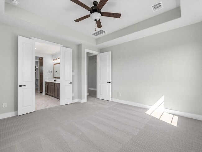 Building Photo - 12038 Royal Oaks Banner Wy