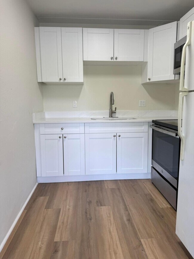 Building Photo - 2000 Springdale Blvd