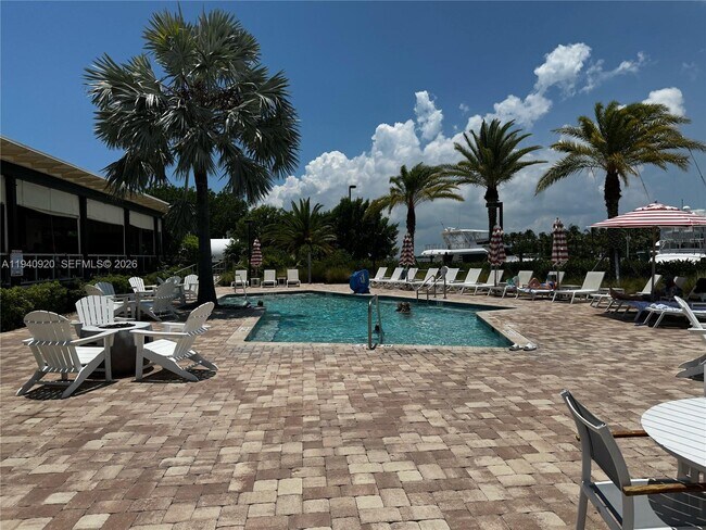 Building Photo - 1998 Overseas Hwy