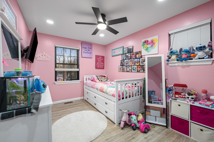 Building Photo - 207 Woodlawn Ave