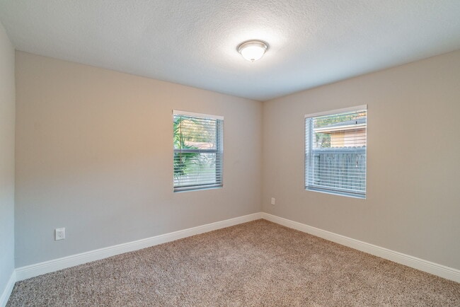 Building Photo - 3208 W Napoleon Ave