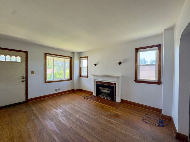Building Photo - 7906 Hillendale Rd
