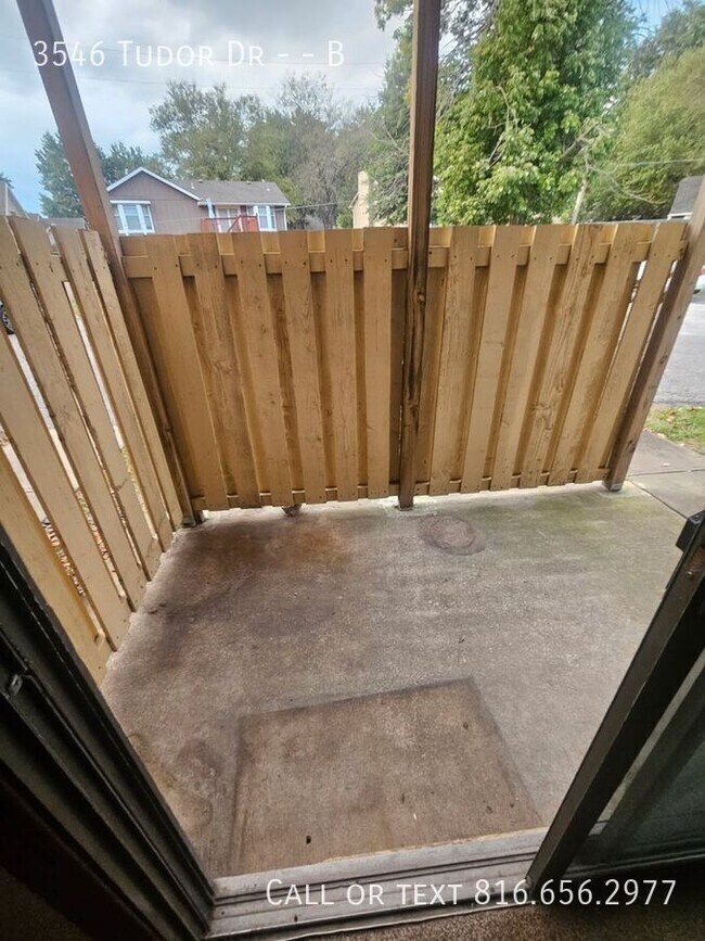 Building Photo - 3546 Tudor Dr
