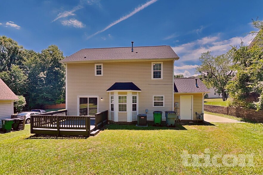 Building Photo - 235 Chattaroy Dr