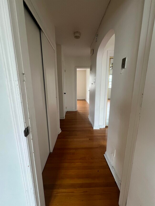 Building Photo - 119-121 Hobart Ave