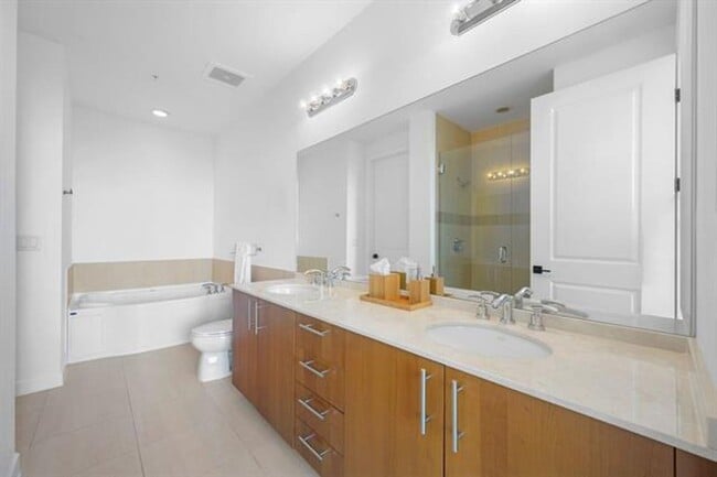 Building Photo - 1945 S Ocean Dr