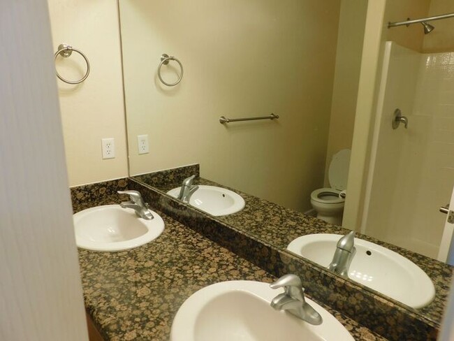 Building Photo - Modern & Spacious 2-Bed, 2.5-Bath Townhome...