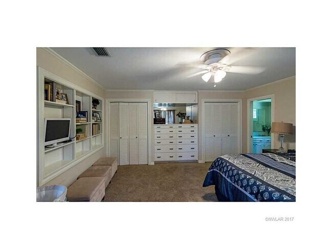 Building Photo - 3624 Gilbert Dr