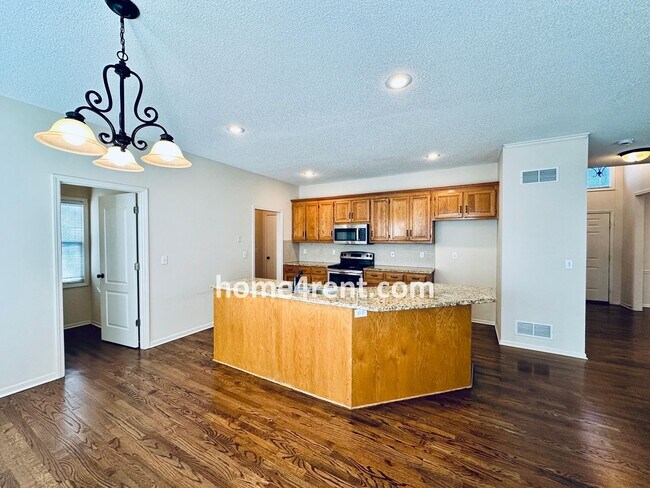 Building Photo - Blue Valley Northwest home on a cul-de-sac w/ granite counters, ss appliances and fenced yard!