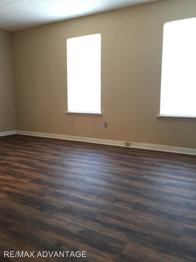 Building Photo - 2488 Robinhood Dr