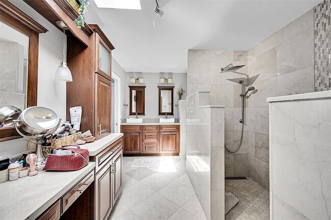 Building Photo - 8606 Arrowhead Dr