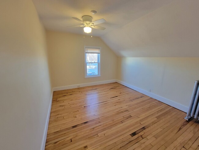 Building Photo - Spacious Single Family Home on Hyde Park A...