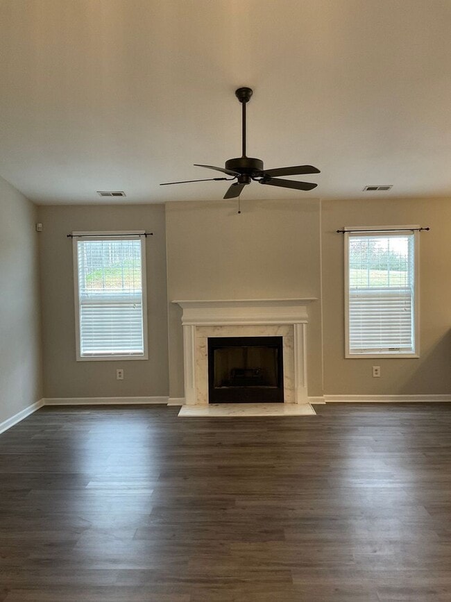 Building Photo - Available Now!! Charming and Updated Rental Home in Mt. Holly!
