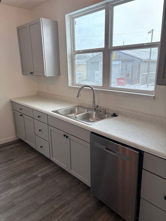 Building Photo - New Glory