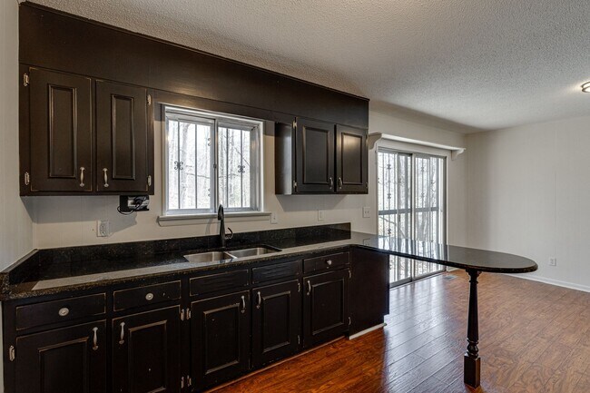 Building Photo - Ranch Style 3 bedroom 1.5 Bath for rent!