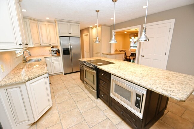 Building Photo - Penn Schools, executive home 4 bedroom 2.5...