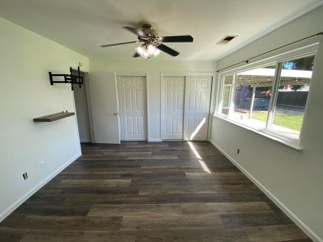 Building Photo - 4145 W Capitola Ave