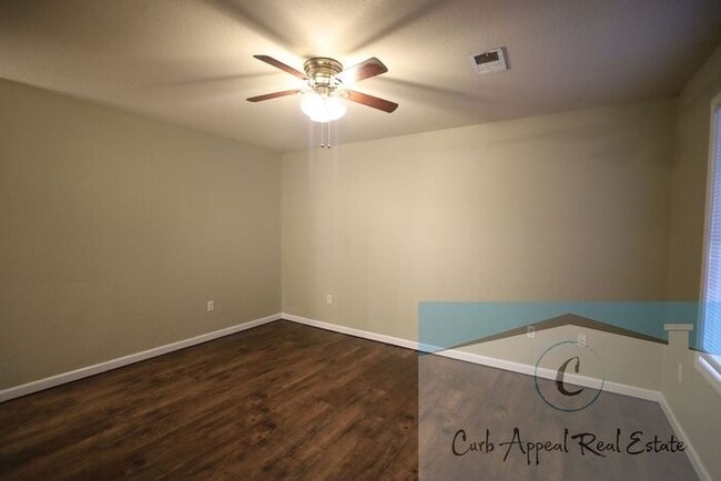 Building Photo - Recently renovated 2 bed, 1 bath apt - utilities included!! HUD accepted!