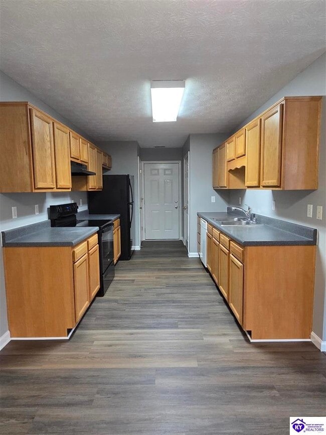 Building Photo - 171 Red Hawk Dr