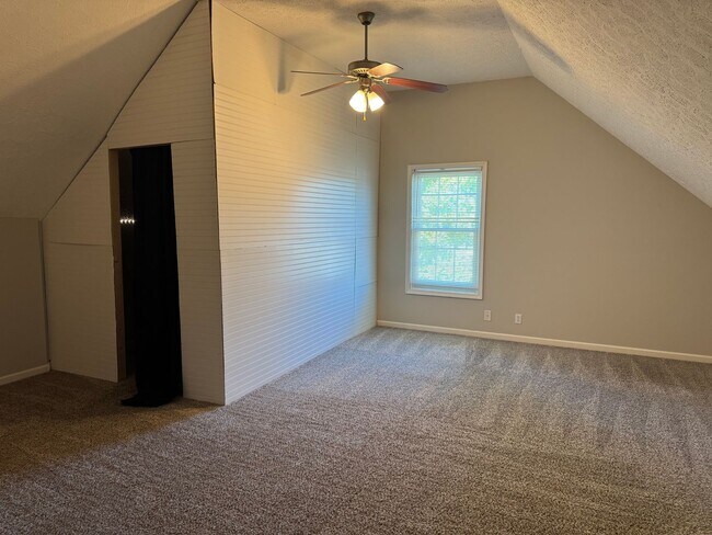 Building Photo - Single Family Home in Clarksville!