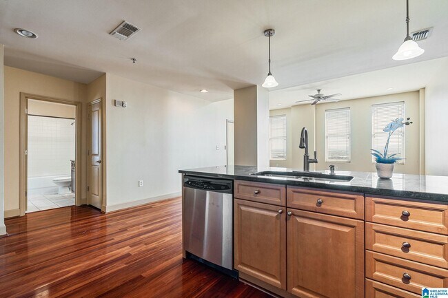 Building Photo - 2024 2nd Ave N