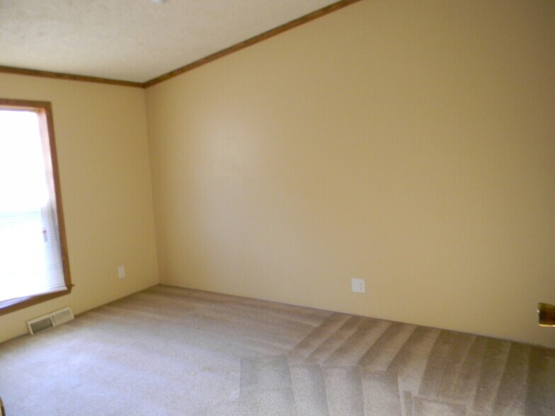 Building Photo - 72 Jenni Ln