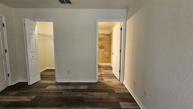 Building Photo - 6300 W Oak Park Blvd