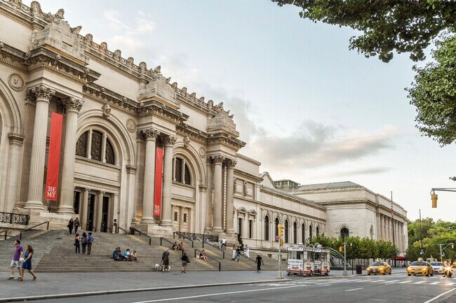 Building Photo - 328 E 74th St