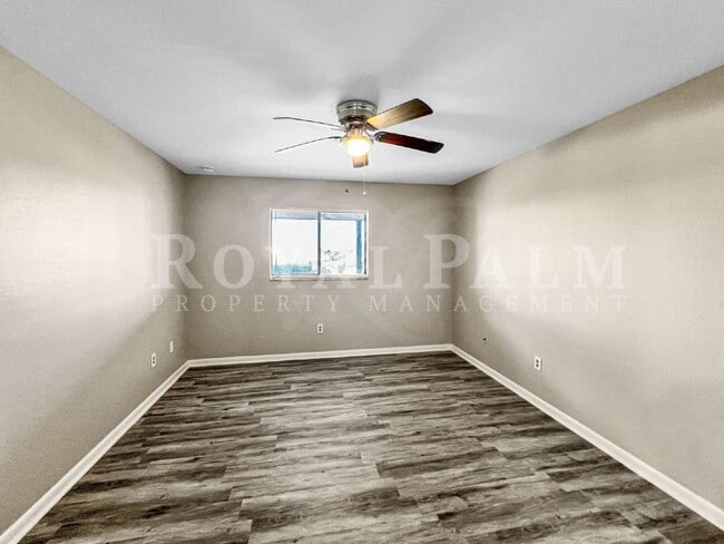 Building Photo - 4530 SW 10th Ave