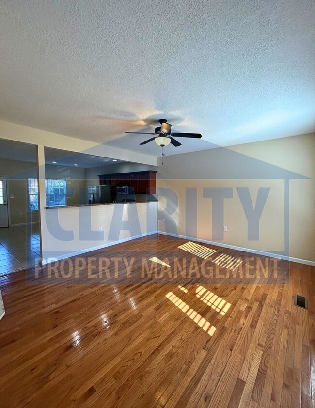 Building Photo - Two bedroom townhome in North Cleveland