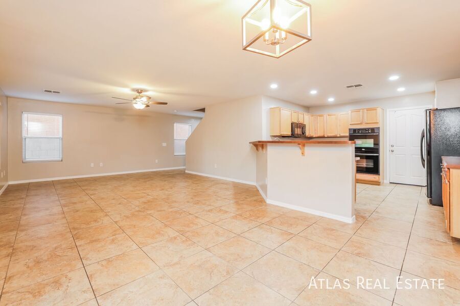 Building Photo - 4814 E Canary Grass Dr