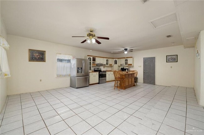 Building Photo - 20 Albacore St