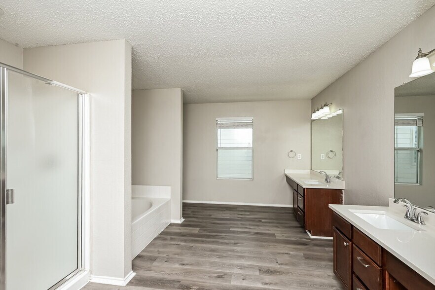 Building Photo - 8304 Cutter Hill Ave