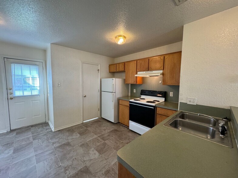 Building Photo - 4407 Jeff Scott Dr