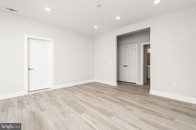 Building Photo - 4403 Thompson Dr